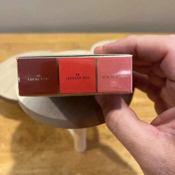 Elizabeth Arden Vtg Luxury Lipstick Collection Cocoa Chic Lacquer Red  Gold Case - Picture 2 of 6